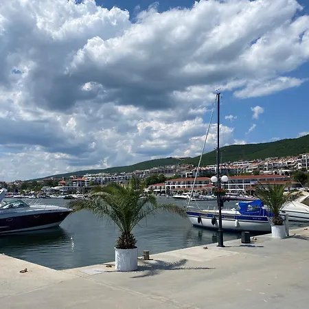 Lazur 1 7- 5 شقة *