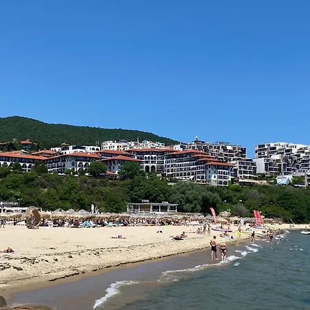 Lazur 1 7- 5 * سفيتي فلاس